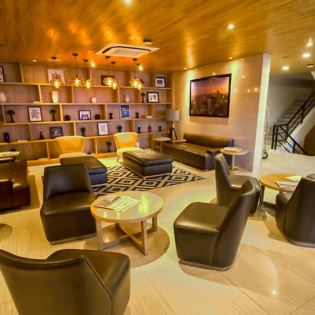 Madison 101 Hotel + Tower Кесон-Сити Экстерьер фото