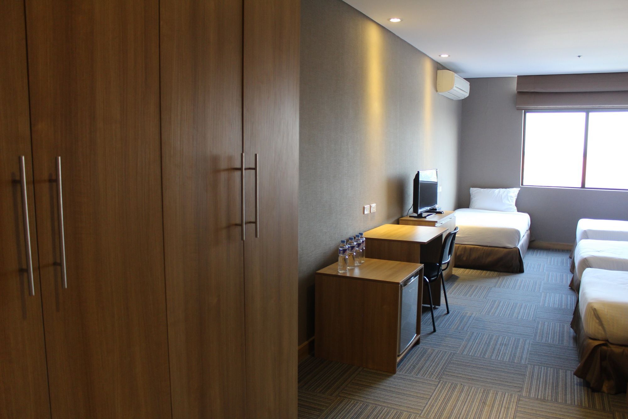 Madison 101 Hotel + Tower Кесон-Сити Экстерьер фото
