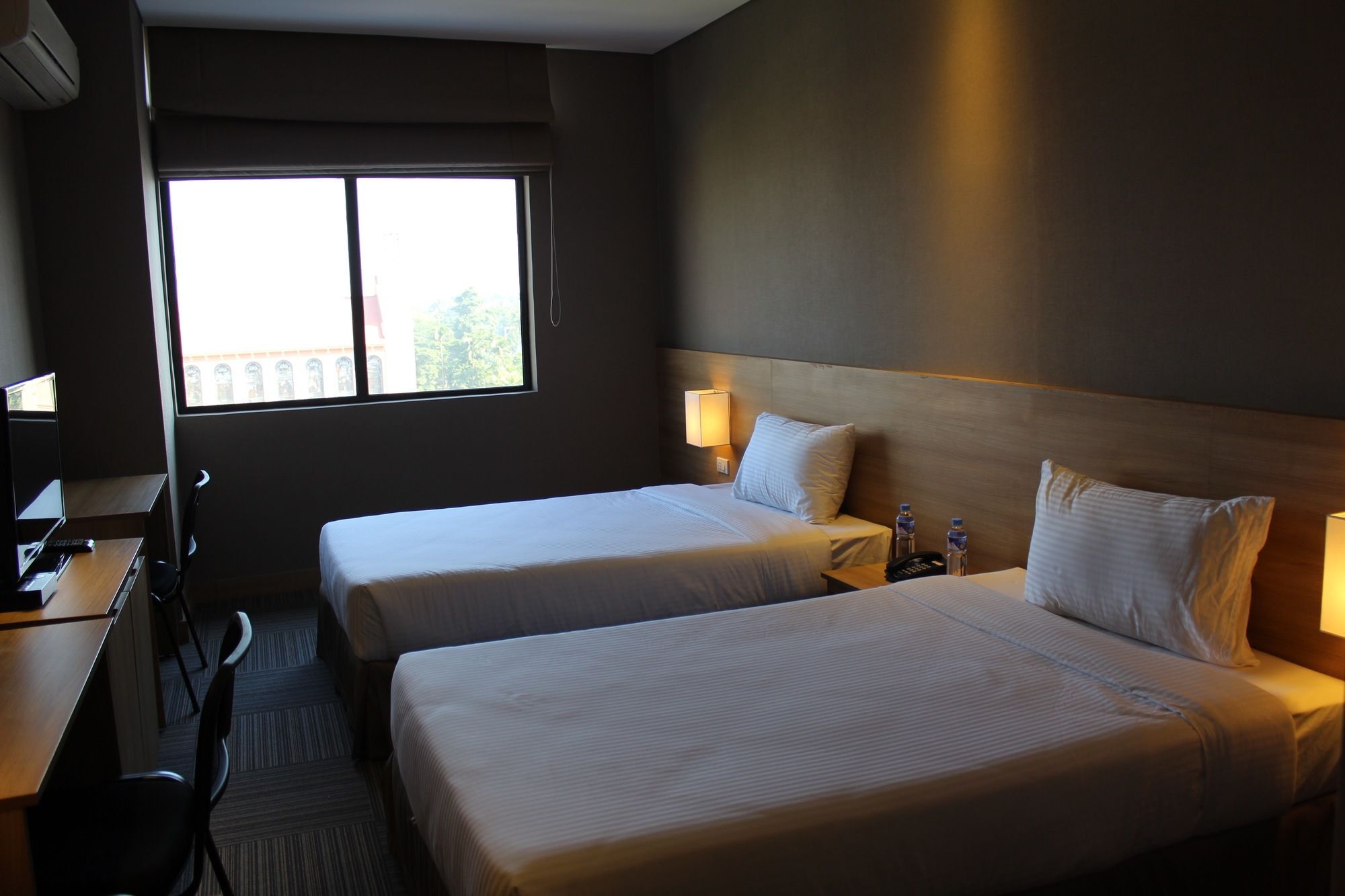 Madison 101 Hotel + Tower Кесон-Сити Экстерьер фото